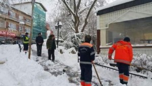 BAŞKAN ALTINOK ÖZ KARLA MÜCADELE ÇALIŞMALARINI YERİNDE İNCELEDİ  (11)